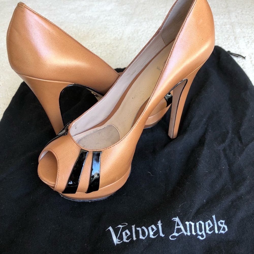 Velvet Angels Tan Peep Toe Platform Pumps Heels 37